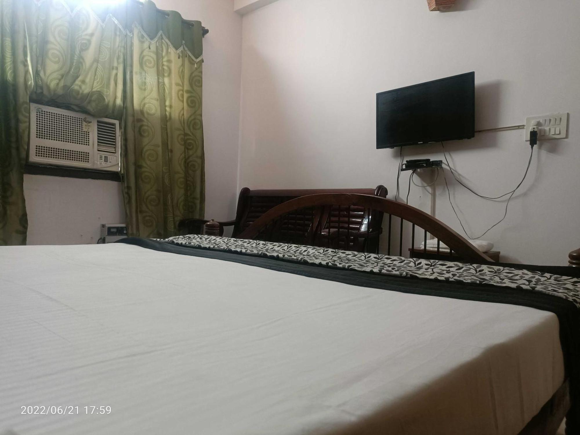 Oyo Metro View Residency Near Snow World Hotell Noida Eksteriør bilde