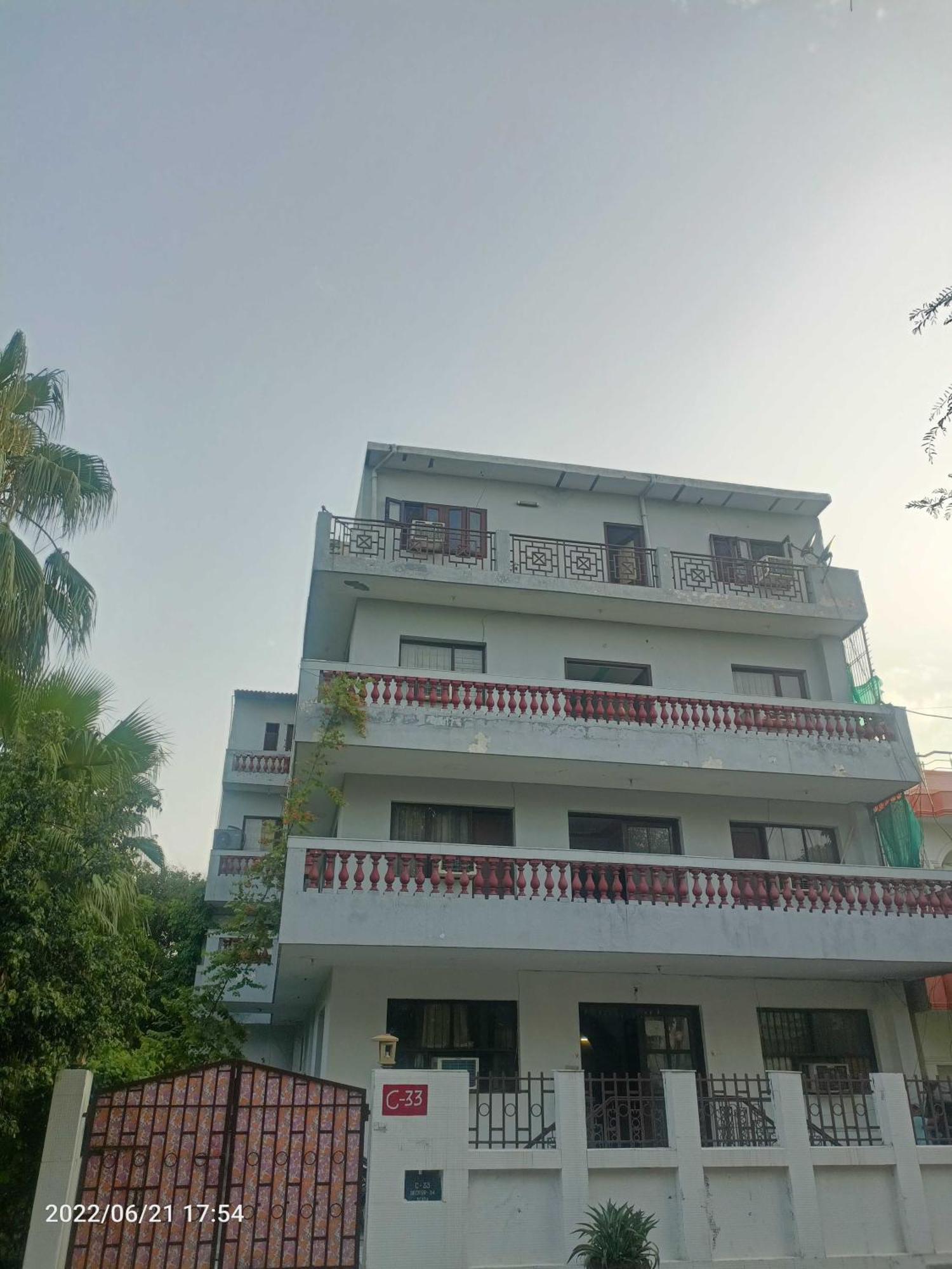 Oyo Metro View Residency Near Snow World Hotell Noida Eksteriør bilde