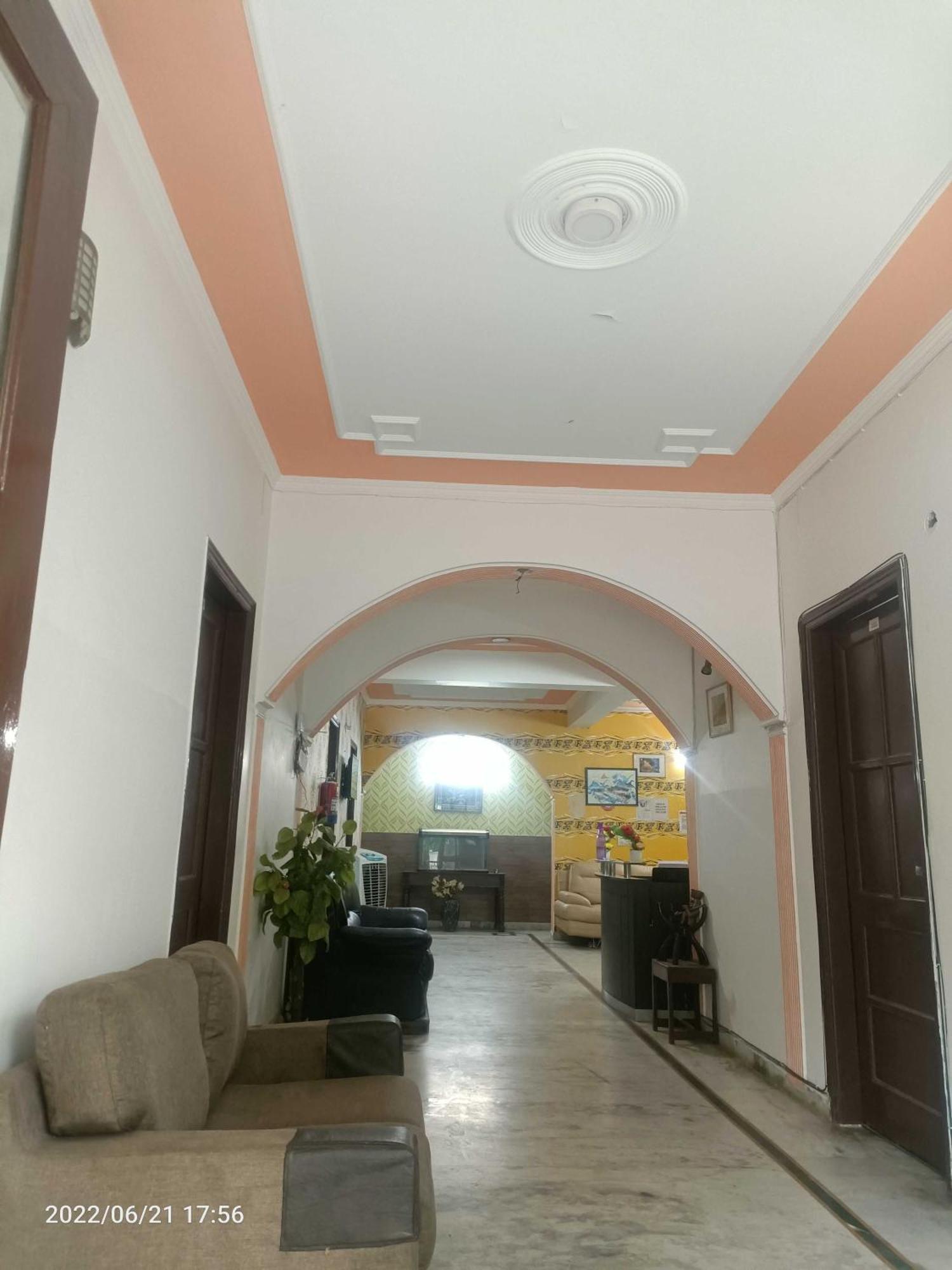 Oyo Metro View Residency Near Snow World Hotell Noida Eksteriør bilde