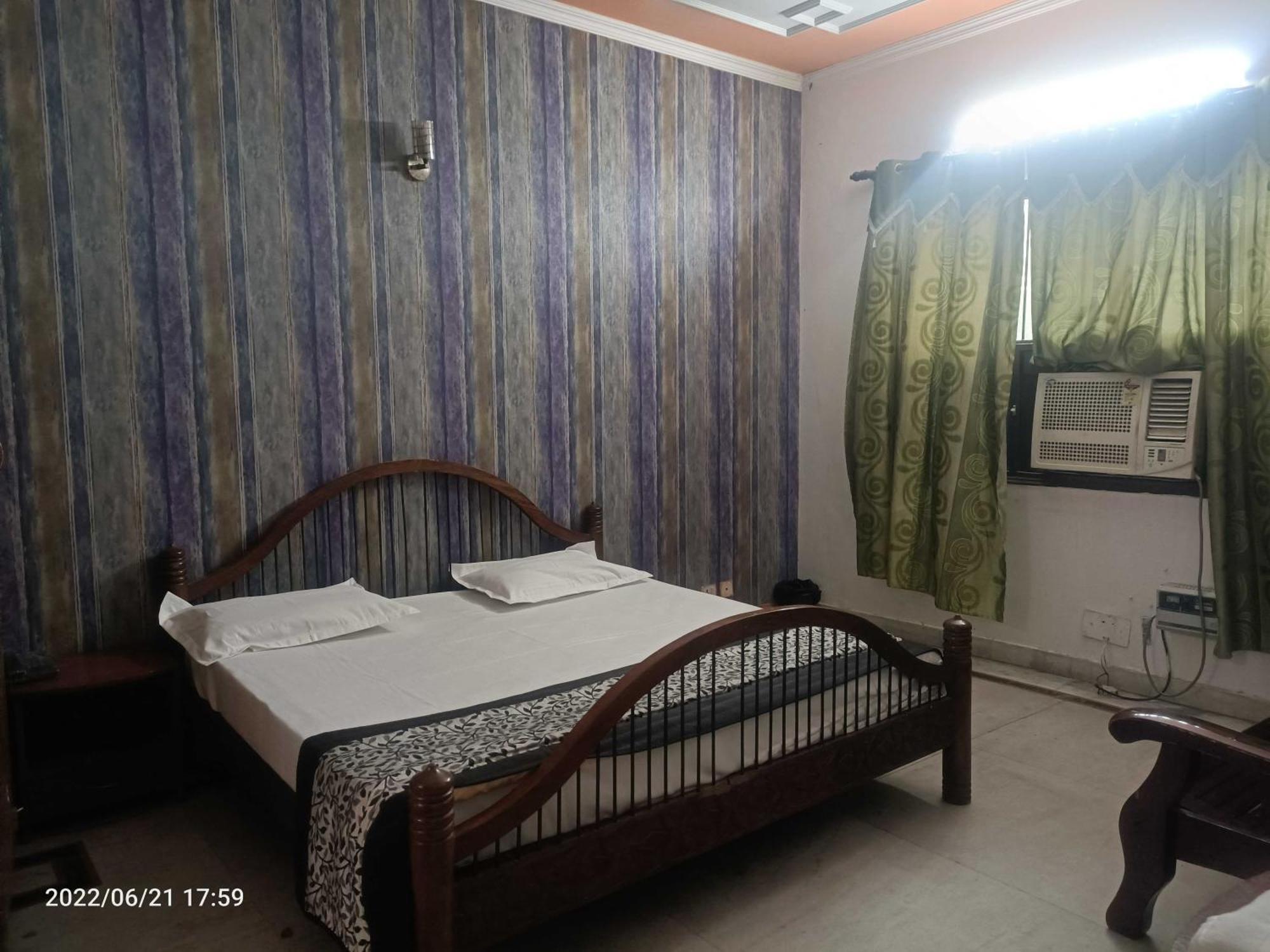 Oyo Metro View Residency Near Snow World Hotell Noida Eksteriør bilde
