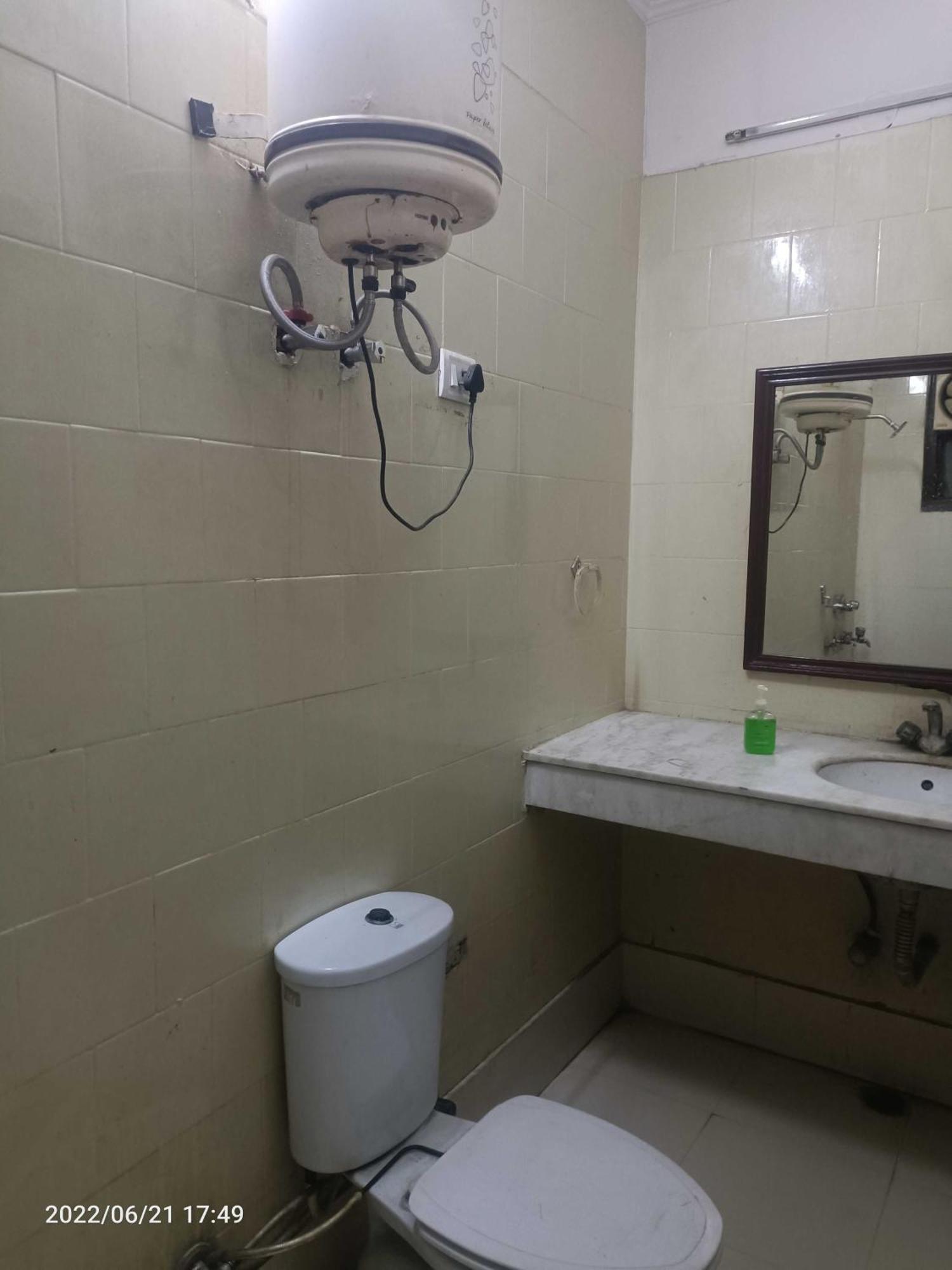 Oyo Metro View Residency Near Snow World Hotell Noida Eksteriør bilde