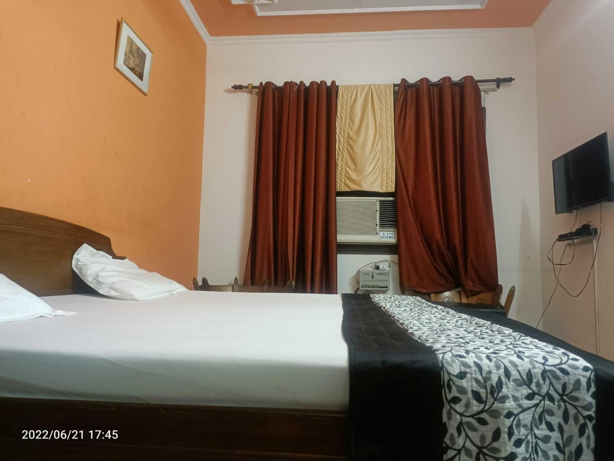 Oyo Metro View Residency Near Snow World Hotell Noida Eksteriør bilde