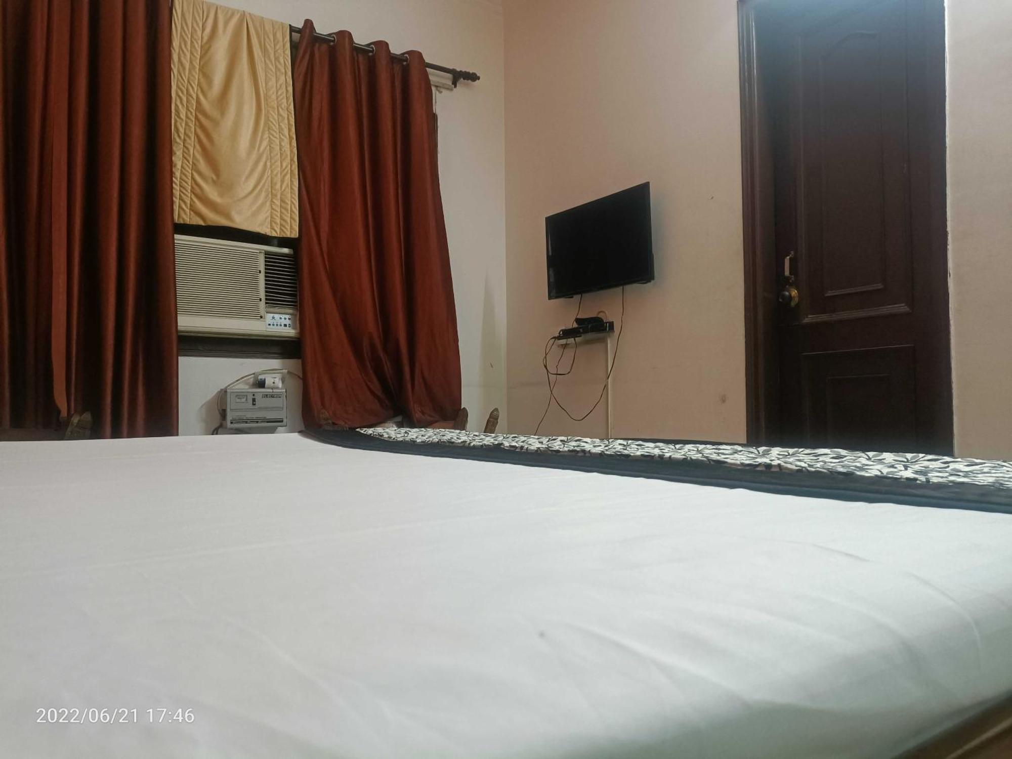 Oyo Metro View Residency Near Snow World Hotell Noida Eksteriør bilde
