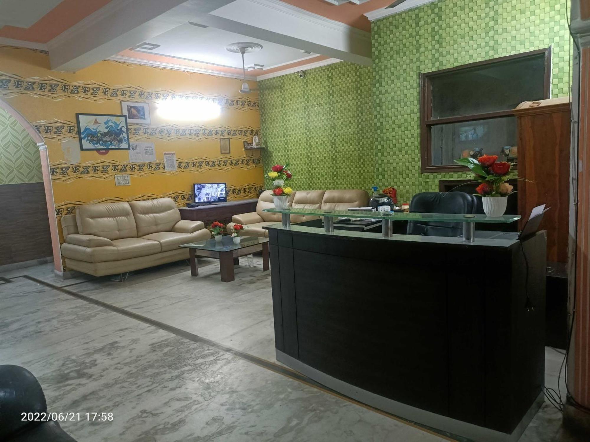 Oyo Metro View Residency Near Snow World Hotell Noida Eksteriør bilde